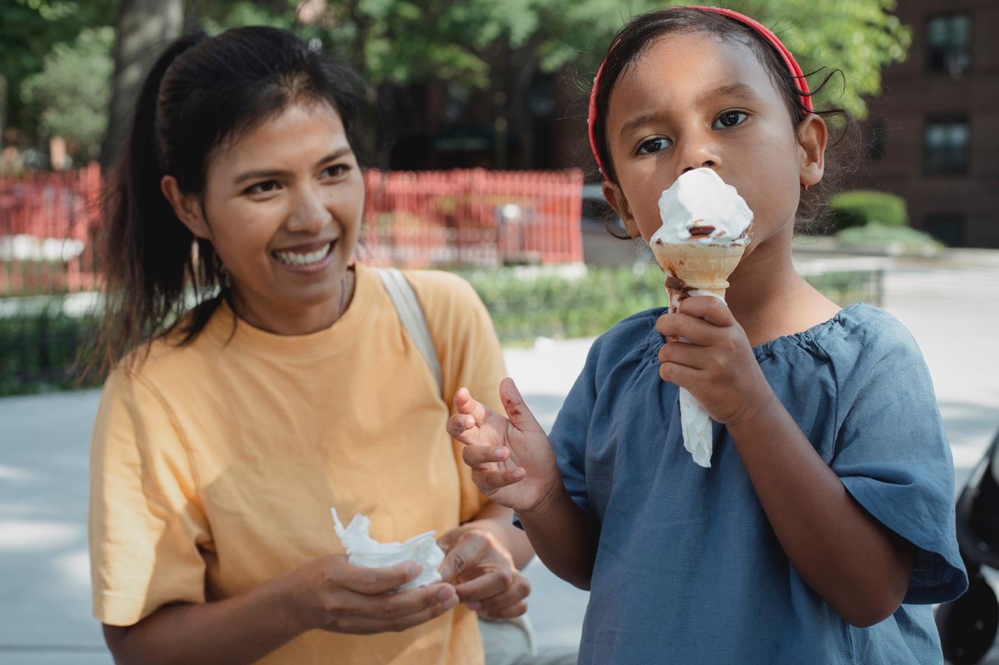 kid eating icecream