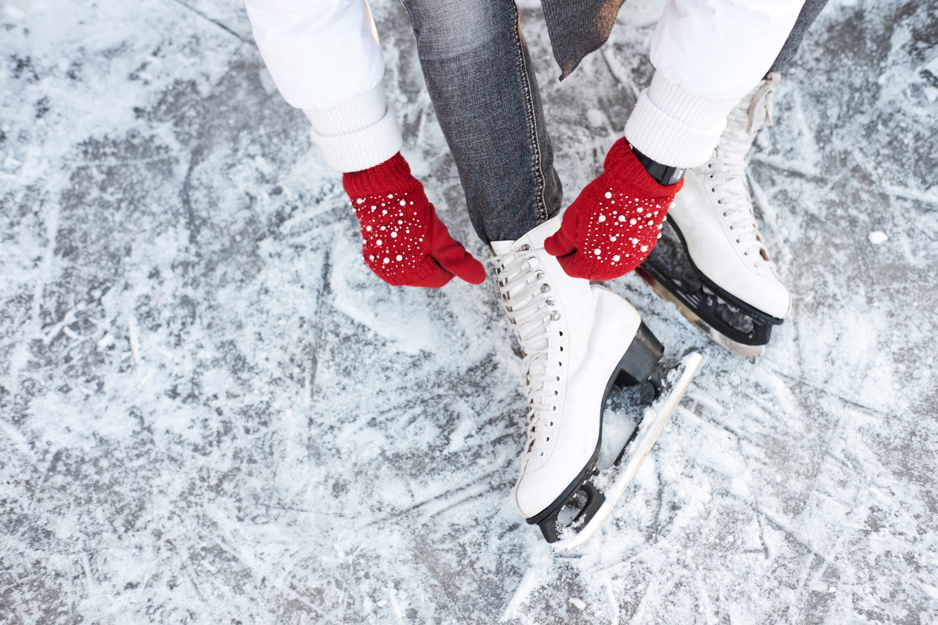 woman tying her skates